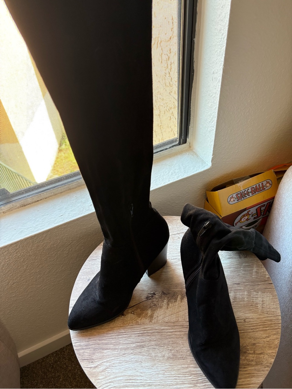Black Women's Knee-High Pointed Toe Block Heel Boots - Picture 1 of 2